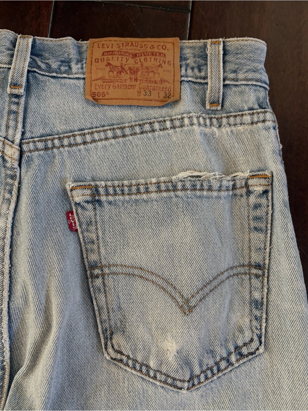 Vintage Distressed Levi's 505 Light Wash Blue Jeans - Y2K - Picture 5 of 10